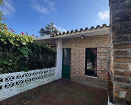 Casa 1 dorm. parrillero, lugar para dos autos. A pasitos de Costa Urbana al sur