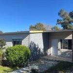 SE ALQUILA CASA EN LAGOMAR, 3 DORMITORIOS.