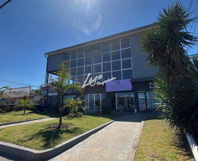 ¡A ESTRENAR! Local comercial ubicado en Av. Giannattasio.