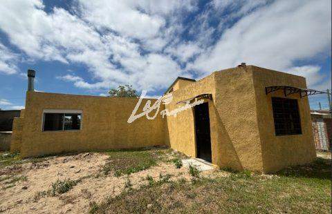 SE ALQUILA Casa de 2 dormitorios en Lagomar.