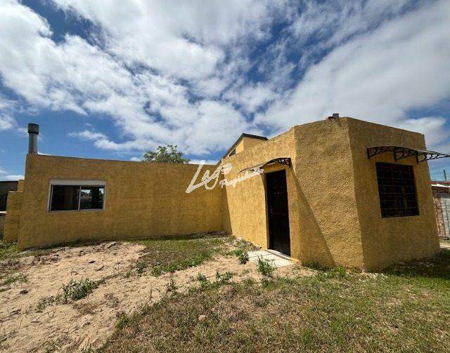 SE ALQUILA Casa de 2 dormitorios en Lagomar.