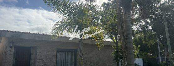 Venta de dos casas en Lagomar ideal dos familias o inversionista, baracoa, cochera, galpon