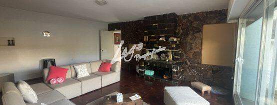 Gran Residencia !!!  3 dormitorios 2 baños opcion de otra casa mas al fondo, Shangrila sur