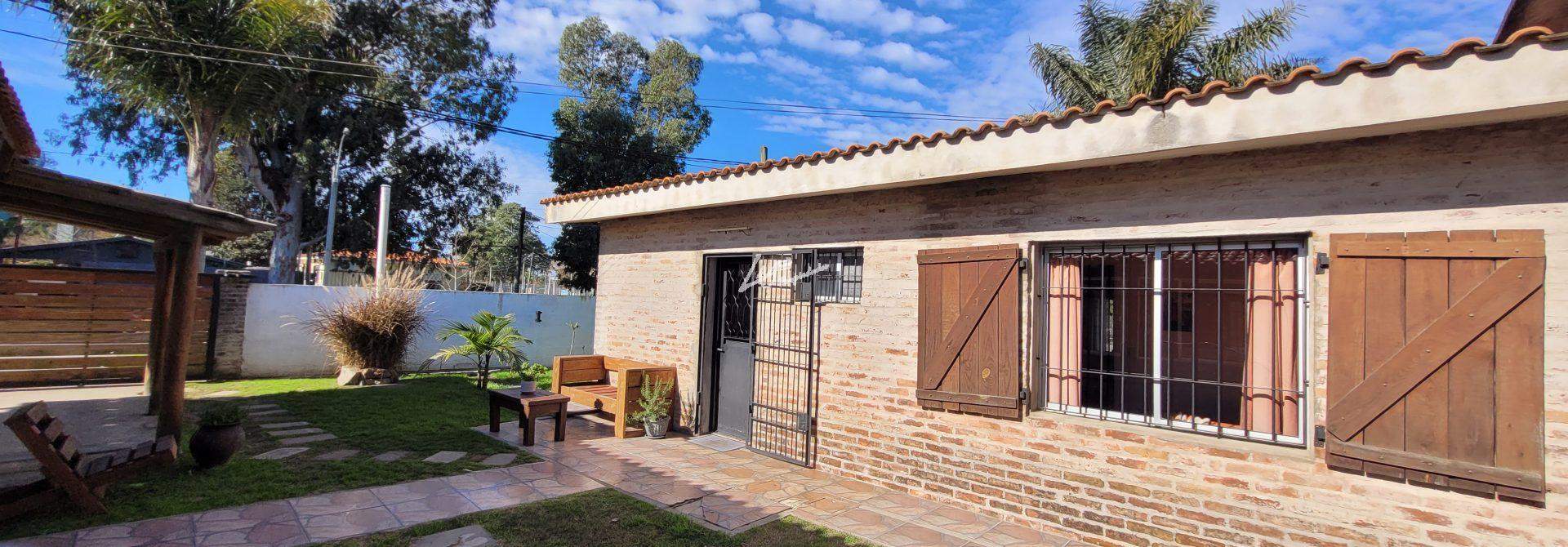 Dos Casas en Venta, Impecable estado en la mejor zona de la Ciudad de la Costa