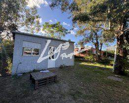 Casa en ALQUILER 1 dormitorio Lagomar, muy segura al fondo con parrillero y demas