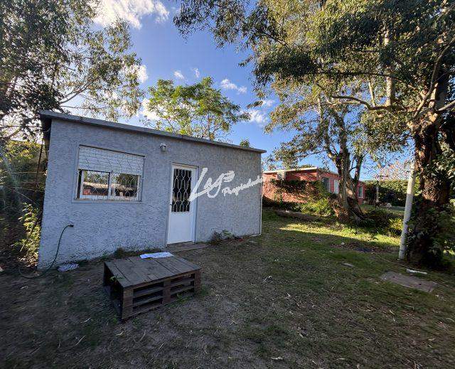 Casa en ALQUILER 1 dormitorio Lagomar, muy segura al fondo con parrillero y demas