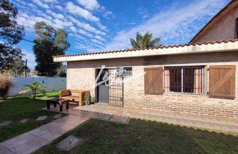 Dos Casas en Venta, Impecable estado en la mejor zona de la Ciudad de la Costa