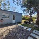 Casa en ALQUILER 1 dormitorio Lagomar, muy segura al fondo con parrillero y demas