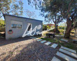 Casa en ALQUILER 1 dormitorio Lagomar, muy segura al fondo con parrillero y demas