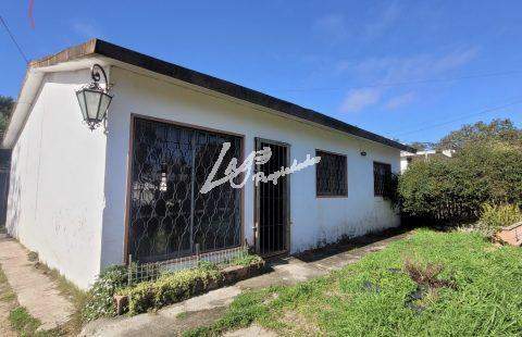 Alquiler Shangrila, Casa 3 dormitorios, 1 baño, living comedor ocn estufa a leña, cocina comedor. terreno cercado, parrillero techa con cochera para auto
