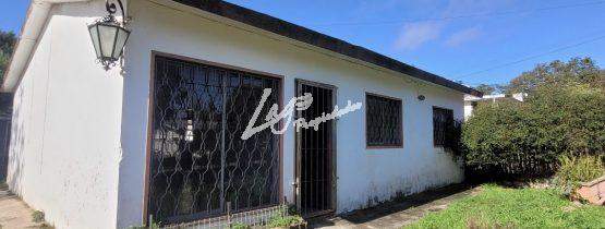 Alquiler Shangrila, Casa 3 dormitorios, 1 baño, living comedor ocn estufa a leña, cocina comedor. terreno cercado, parrillero techa con cochera para auto